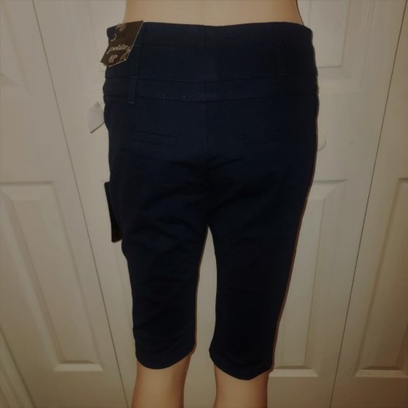 One 5 One Black With Gold Buttons and Attached Slide Belt Capri Size 8P NWT - Picture 4 of 9